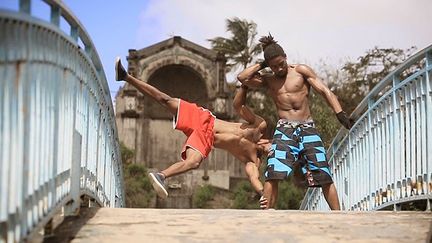 Deux membres des "Loups Du Street" de la commune du Gros-Morne en Martinique. (MARTINIQUE 1ERE)