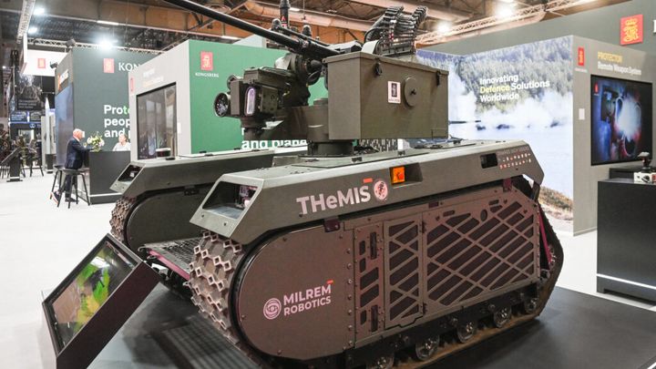 Le véhicule terrestre THeMIS construit par Milrem Robotics, au salon Eurosatory à Villepinte, le 21 juin 2024. (ARTUR WIDAK / NURPHOTO)