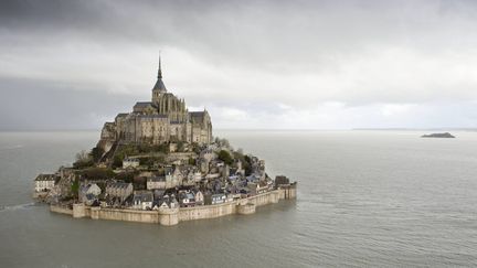 Comme le 21 f&eacute;vrier 2015, le Mont-Saint-Michel (Manche) va redevenir une &icirc;le lors de la "mar&eacute;e du si&egrave;cle". (MAXPPP)