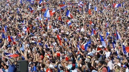 Après cette victoire historique, une foule de supporters laisse exploser sa joie au Mans (Sarthe). (FRANCOIS NAVARRO / CROWDSPARK / AFP)