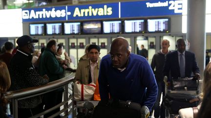 &nbsp; (Passagers arrivant de Guinée à Roissy. Ceux qui viennent du Mali seront à présent également contrôlés.)