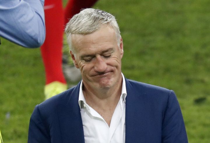 La déception se lit sur le visage du sélectionneur français Didier Deschamps, après la finale de l'Euro perdue face au Portugal le 10 juillet 2016, au Stade de France (Seine-Saint-Denis). (REUTERS)