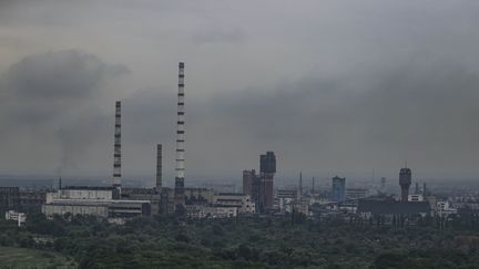 Une vue générale de l'usine chimique de Sieverodonetsk, dans la région ukrainienne de Louhansk, le 15 juin 2022. (METIN AKTAS / ANADOLU AGENCY VIA AFP)