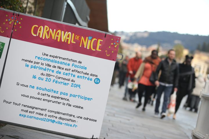 Un système de reconnaissance faciale est testé lors du carnaval de Nice, le 18 février 2019. (SEBASTIEN BOTELLA / MAXPPP)