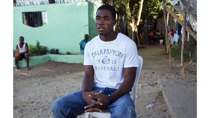 était sur le point de signer un contrat avec une équipe de baseball, mais il a dû y renoncer, faute de papiers d'identité dominicains.Cette décision du Tribunal constitutionnel «réduit à néant nos rêves, nos aspirations», se désolent les jeunes.
 
 
 (AFP PHOTO / Erika Santelices)