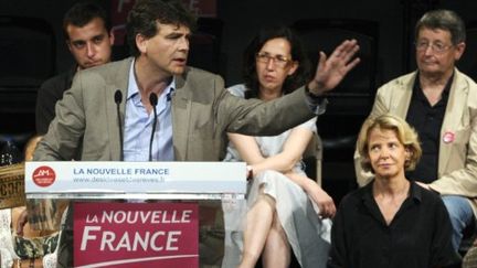 Arnaud Montebourg a lancé sa candidature lors d'un meeting au théâtre Dejazet à Paris le 27 juin 2011 (AFP - MIGUEL MEDINA)