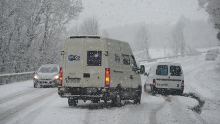 Une route enneigée entre Vienne et Bourgoin-Jaillieu (Isère), le 21 février 2015. (MOURAD ALLILI / CITIZENSIDE)