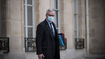 Le ministre de l'Economie et des Finances, Bruno Le Maire, quitte le palais de l'Elysée, à Paris, le 2 décembre 2020. (ARTHUR NICHOLAS ORCHARD / HANS LUCAS / AFP)