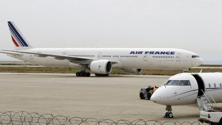 Des avions d'Air France sur l'a&eacute;roport de&nbsp;Beyrouth (Liban), le 20 avril 2010.&nbsp; (JOSEPH EID / AFP)