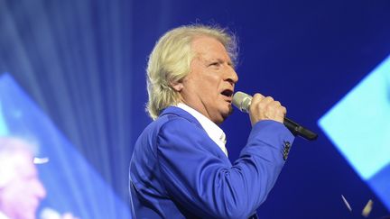 Patrick S&eacute;bastien au Z&eacute;nith de Nantes (Loire-Atlantique), le 1er janvier 2015, devant 6 000 personnes pour "Le plus grand r&eacute;veillon de France". (FREDERIC GIROU / MAXPPP)