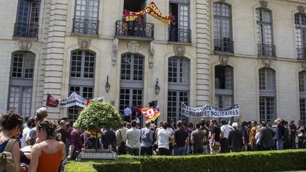 Les intermittents manifestent devant la Direction régionale des affaires culturelles de Bretagne à Rennes, le 16 juin 2014
 (CITIZENSIDE/EMMANUEL BROSSIER / CITIZENSIDE.COM)