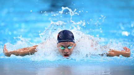 VIDEO. La folle remontée de Léon Marchand sur le recordman du monde Kristof Milak en 200 m papillon, pour glaner une deuxième médaille d'or