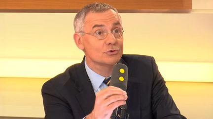 Thierry Mallet, président de l’UTP et&nbsp;PDG de Transdev, lundi 14 mai sur le plateau de franceinfo. (FRANCEINFO)