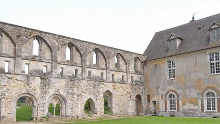 Abbaye de Mortemer : un lieu hanté qui attire les touristes