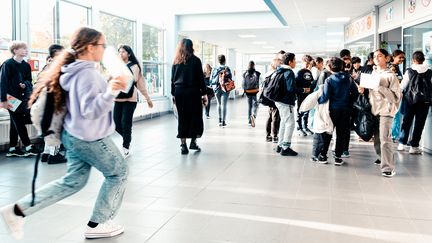 Des collégiens dans un établissement à Toulouse (Haute-Garonne), le 9 novembre 2023. (Image d'illustration). (ADRIEN NOWAK / HANS LUCAS)