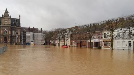 Le centre-ville et de nombreux quartiers d'Arques dans le Pas-de-Calais inondés le 3 janvier pour la troisième fois en six semaines. (MATTHIEU DARRIET / RADIOFRANCE)