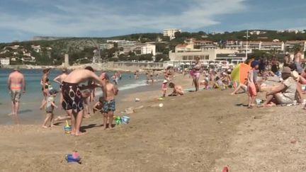 Pont de l'Ascension : les touristes profitent du soleil à Cassis