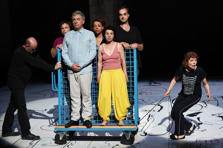 Une troupe de fidèles de Novarina
 (Anne-Christine Poujoulat/AFP)