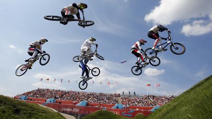 Quart de finale de BMX hommes, le 9 ao&ucirc;t aux JO de Londres.&nbsp; (PAUL HANNA / REUTERS)