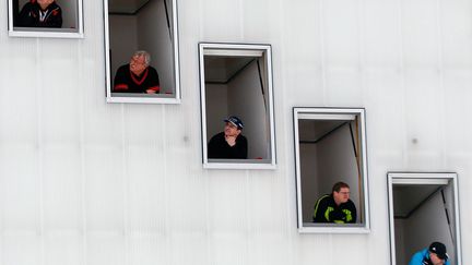 Des juges au travail lors de la comp&eacute;tition annuelle de saut &agrave; ski des Quatre Tremplins &agrave; Garmisch-Partenkirschen (Allemagne), le 1er janvier 2012. (MICHAEL DALDER / REUTERS)