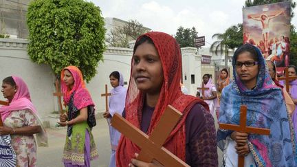 Une procession du Vendredi Saint commémorant la crucifixion de Jésus-Christ à Amritsar, le 3 avril 2015.