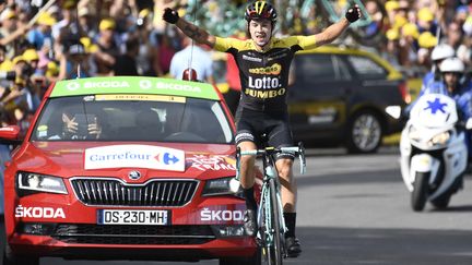 Le Slovène Primoz Roglic (Lotto NL-Jumbo) lève les bras à Serre-Chevalier, terme de la 17e étape du Tour de France 2017. (YORICK JANSENS / BELGA MAG)