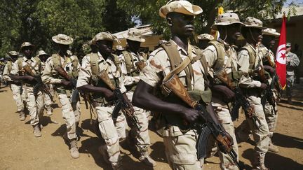 Des soldats tchadiens participent &agrave; une parade, le 16 f&eacute;vrier 2015, &agrave; N'Djamena (Tchad). (REUTERS)