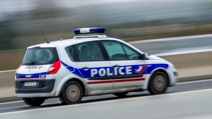 Illustration. Une voiture de police à Lesquin (Nord), le 21 octobre 2014. (PHILIPPE HUGUEN / AFP)