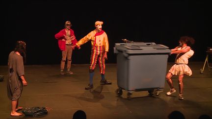 Des élèves en école de cirque en représentation pendant le festival CIRCA le 22 octobre 2021.&nbsp; (France 3 Midi-Pyrénées)