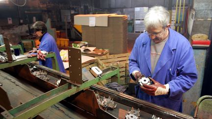 Des salariés de l'entreprise Ardennes Forge à Charleville-Mézières (Ardennes) le 5 janvier 2007. (MAXPPP)