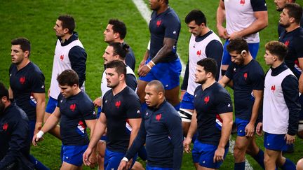 Les joueurs de l'équipe de France à l'échauffement avant le match du tournoi de rugby des Six Nations entre la France et l'Irlande au stade de France, à Saint Denis, le 31 octobre 2020.
 (FRANCK FIFE / AFP)