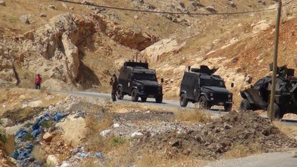 Un convoi de l'arm&eacute;e turque, le 1er ao&ucirc;t 2015 &agrave; Diyarbakir (Turquie). (YUSUF BATI / ANADOLU AGENCY / AFP)