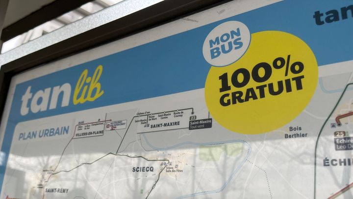 La mesure profite au 120 000 habitants de l'agglomération niortaise qui réunit 40 communes. Ils n'ont plus besoin de payer le bus depuis 2017. (LUC CHEMLA / RADIO FRANCE)