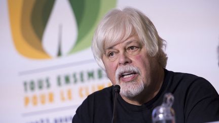 Paul Watson, lors d'une conférence de presse à Paris en marge de la COP21, au Bourget (Seine-Saint-Denis), le 10 décembre 2015. (MIGUEL MEDINA / AFP)