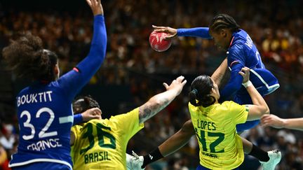Handball aux JO de Paris 2024 : les Françaises, devant contre le Brésil, s'ouvrent la porte des quarts de finale... Suivez le match