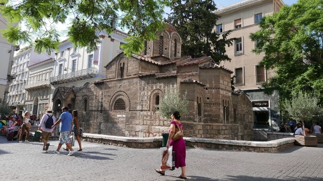 &nbsp; (La rue Ermou et l'église Kapnikarea © Emmanuel Langlois / Radio France)