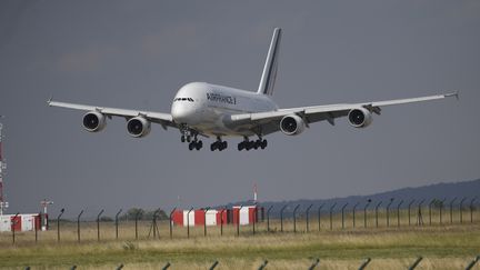 Le dernier vol de l'Airbus A380 d'Air France atterrit à l'aéroport Roissy Charles-De-Gaulle, le 26 juin 2020. (MAXPPP)