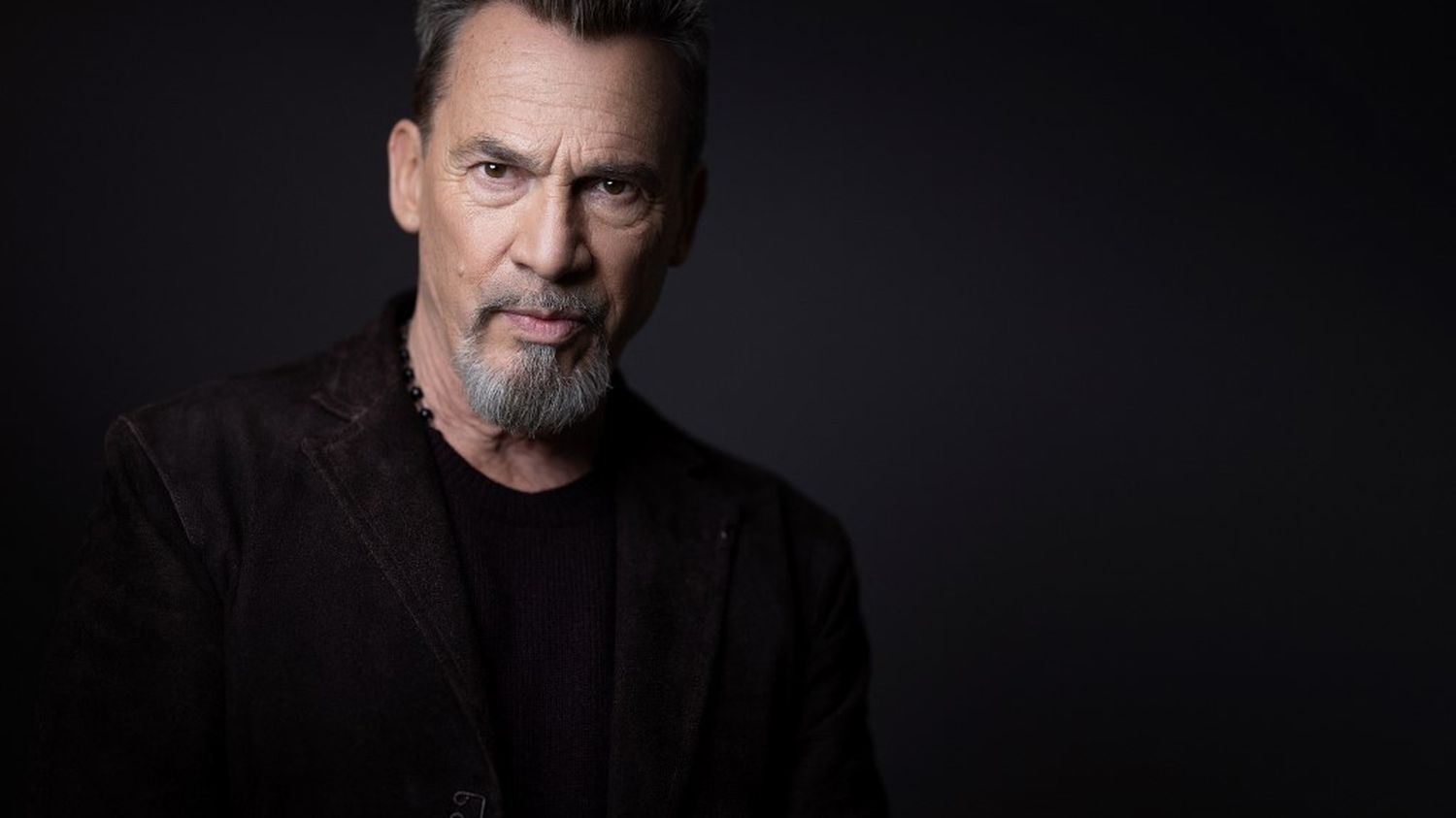 En rémission, Florent Pagny annonce une réédition de son album et de son  livre pour Noël