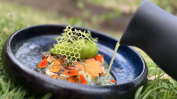 Le "Jeu du jardin", un plat fétiche du chef Thomas Besnault, près de Tours. Un plat qui évolue au fil des saisons et des produits du potager et de la forêt. (LOIRE VALLEY LODGES)