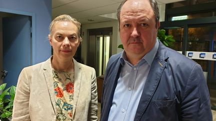 Isabelle Striga, directrice générale de Lubrizol France, et Laurent Bonvalet, directeur du site de Rouen, le 1er octobre à Rouen. (BÉNÉDICTE COURRET / RADIO FRANCE)