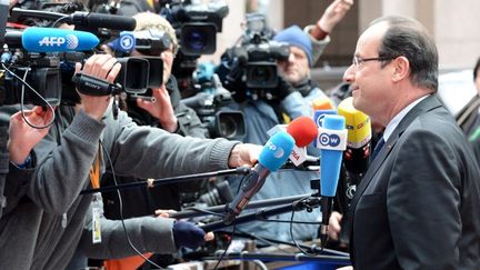 Le pr&eacute;sident Fran&ccedil;ois Hollande &agrave; son arriv&eacute;e au sommet europ&eacute;en le 7 f&eacute;vrier 2013 &agrave; Bruxelles (Belgique). (THIERRY CHARLIER / AFP)