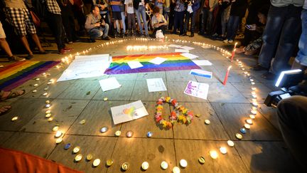 Des manifestations en soutien au victime de la tuerie d'Orlando, à Rabat le 15 juin 2016. (FADEL SENNA / AFP)