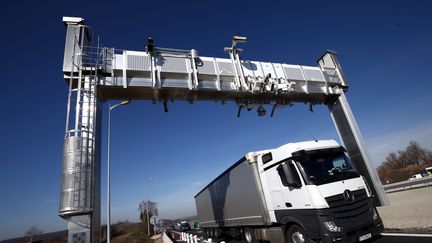 Un péage sans barrière est mis en service à l'échangeur de Boulay sur l'autoroute A1 en Moselle, le 20 mars 2019. (MAXPPP)