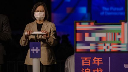 La présidente taïwanaise Tsai Ing-Wen qui démarre les célébrations de la fête nationale, le 10 octobre. (WALID BERRAZEG / HANS LUCAS VIA AFP)