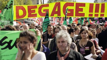 Des manifestants dans le cort&egrave;ge syndical, le 1er mai 2012 &agrave; Paris. (THOMAS SAMSON / AFP)