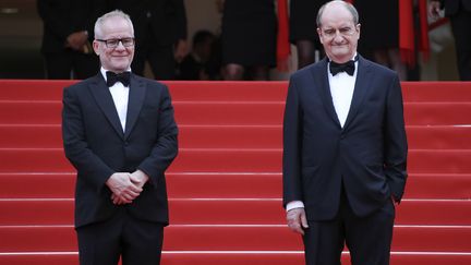 Thierry Frémaux  et Pierre Lescure, respectivement délégué général et président du Festival de Cannes, ont à leur tour monté les marches.
 (Valéry Hache / AFP)