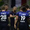 Didier Dinart, entraîneur adjoint des Bleus, donne des consignes aux joueurs, lors de la finale des Jeux olympiques contre le Danemark, le 21 août 2016 à Rio de Janeiro (Brésil). (JAVIER SORIANO / AFP)