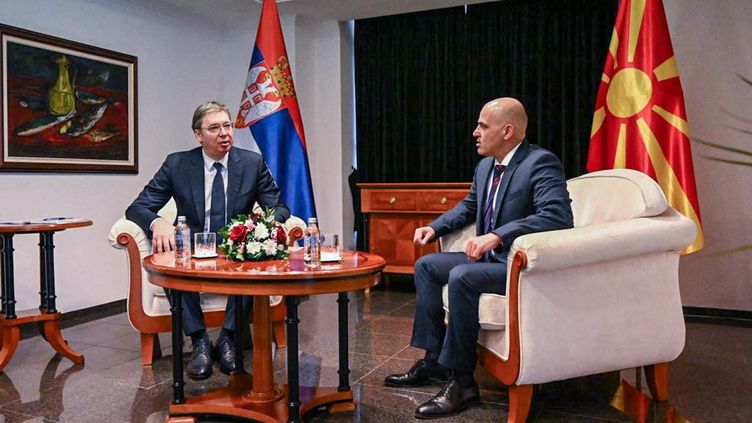 Kosovar Prime Minister Dimitar Kovachevsky and Serbian President Aleksandar Vucic, in Ohrid (North Macedonia), March 18, 2023. (NORTH MACEDONIAN GOVERNMENT/ ANADOLU AGENCY / AFP)