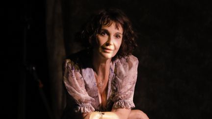 Zabou Breitman interprétant Dorothy Parker dans la pièce "Dorothy" au théâtre du Chêne Noir à Avignon. (PASCAL VICTOR /  )