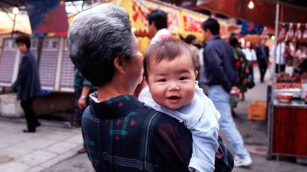 Les ventes de couches pour adultes viennent pour la premi&egrave;re fois de d&eacute;passer celles pour b&eacute;b&eacute;s au Japon, a annonc&eacute; le 11 mai 2012 Unicharm, le plus gros fabricant nippon de couches. (SIMMONS BEN / SIPA)